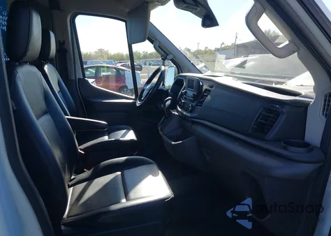 2021 Ford Transit-250 z USA, uszkodzony, nr VIN 1FTBR1C84MKA05556